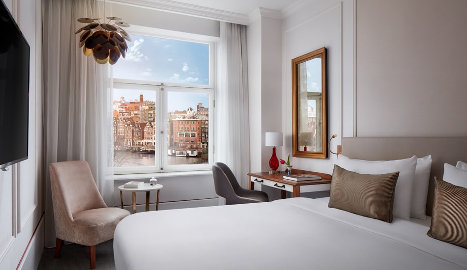 Superior Room with Balcony and Canal View thumbnail 6